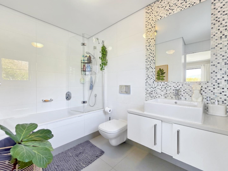 2 Bedroom Property for Sale in Vredehoek Western Cape